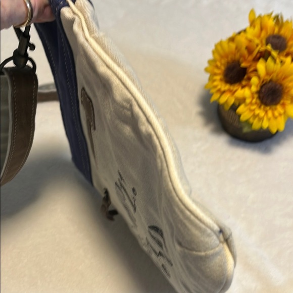 Vintage-Inspired Blue and Tan Crossbody Bag - Picture 7 of 8